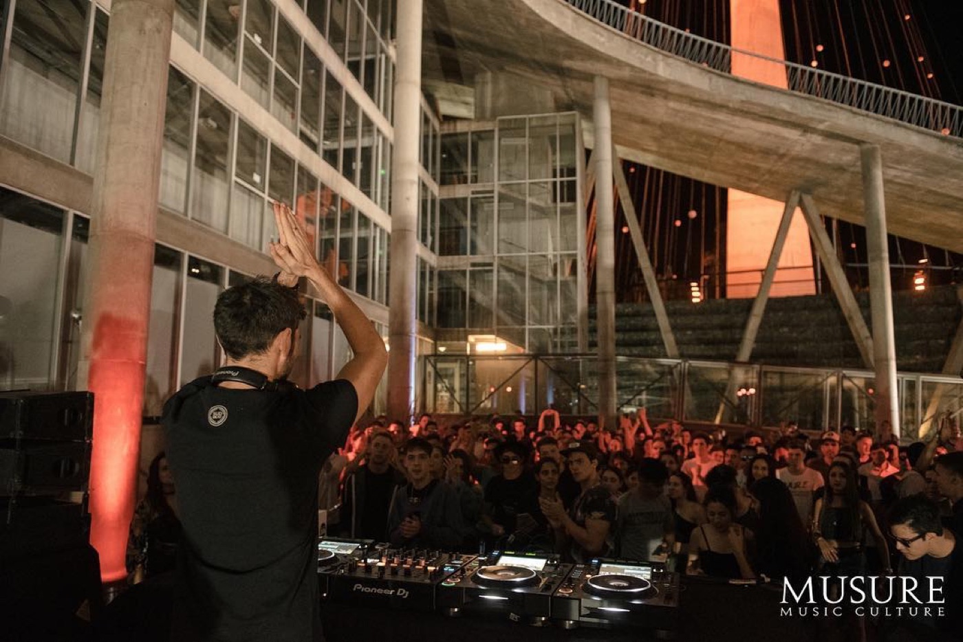 MUSURE Presents al aire libre